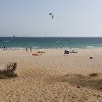 Ruta de los Pueblos Blancos_Praia Valdevaqueros_Mães e pais que viajam com filhos