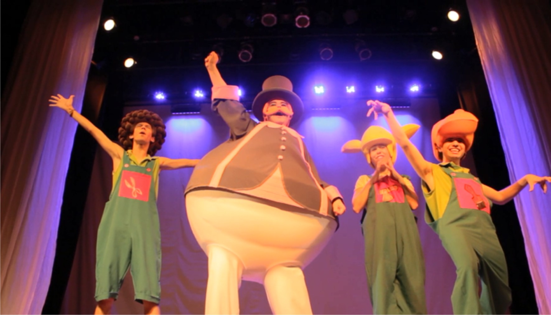 Abril com programação de teatro infantil no Shopping Estação em Curitiba